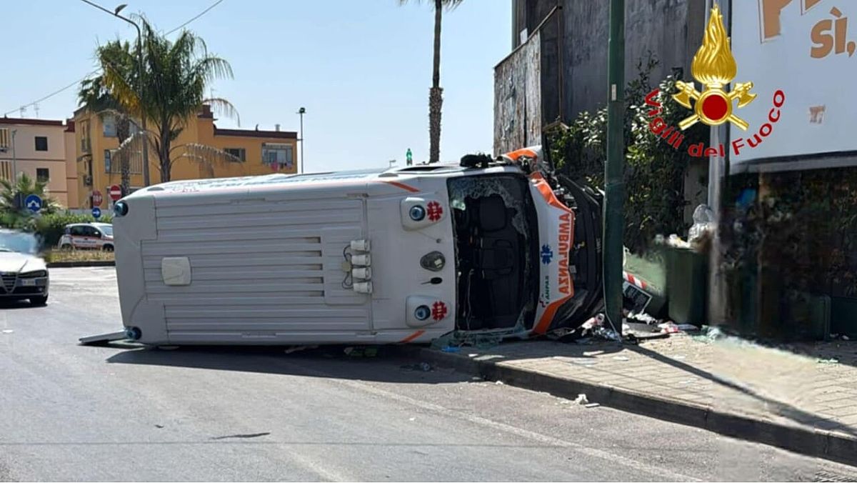 11062025 ambulanza capovolta 11062025 ambulanza capovolta