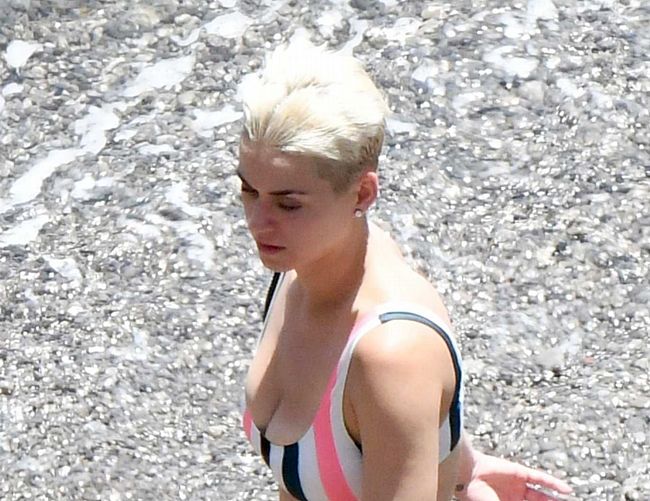 11072017 katy perry ad amalfi