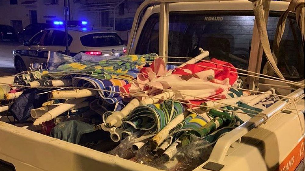 11072020 sequestri ombrelloni spiaggia