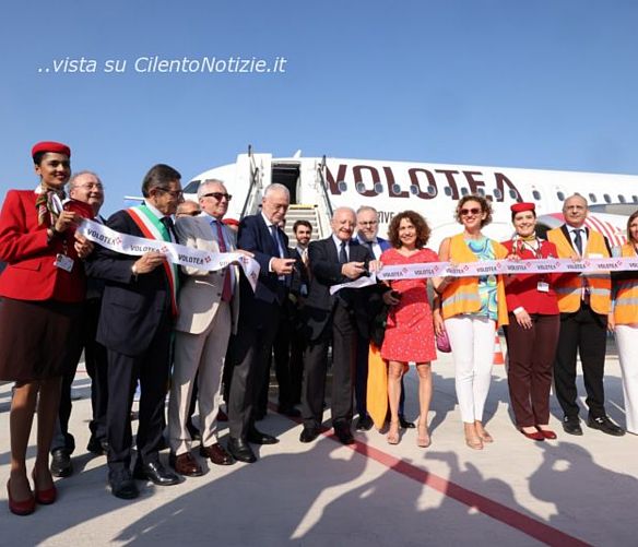 11072024 volotea taglio del nastro vincenzo de luca