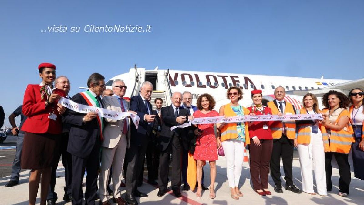 11072024 volotea taglio del nastro vincenzo de luca 11072024 volotea taglio del nastro vincenzo de luca