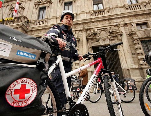 11082013 croce rossa in bicicletta