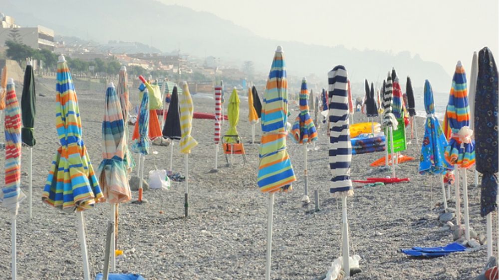 11082016 ombrelloni selvaggi 11082016 ombrelloni selvaggi