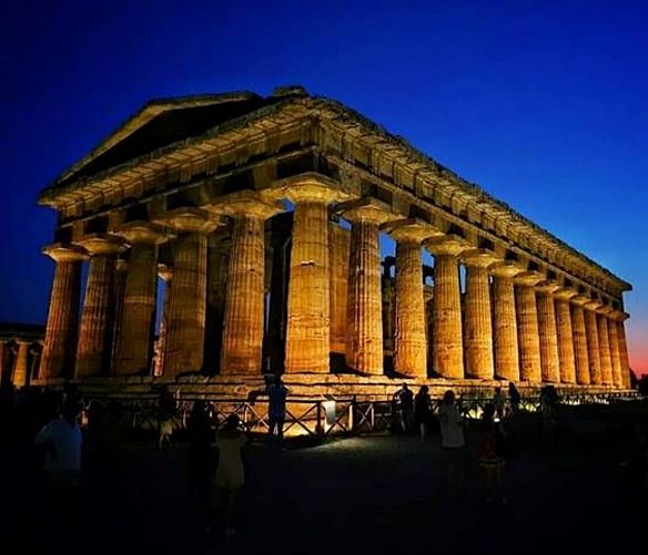 11092019 paestum di notte