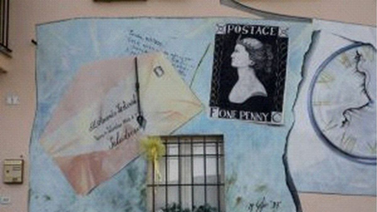 11092025 murale lettere francobolli 11092025 murale lettere francobolli