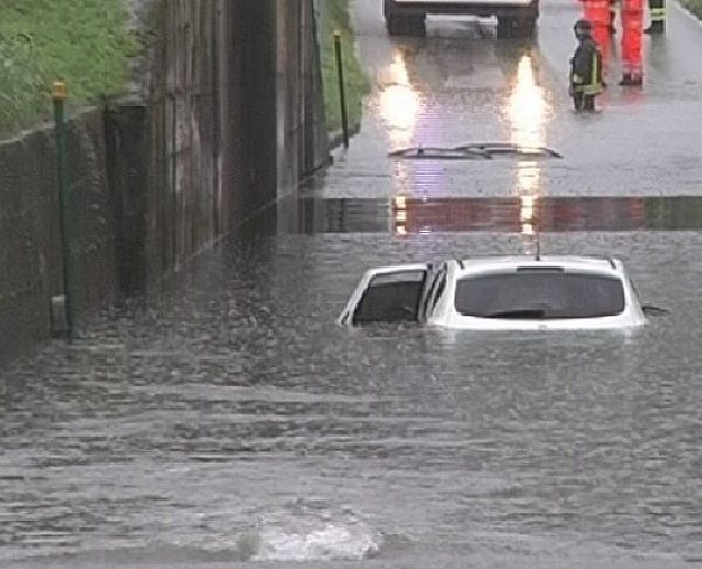 11102013 auto allagata