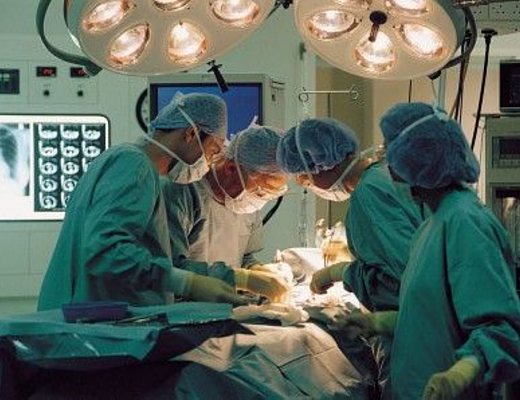 11112012 intervento sala operatoria
