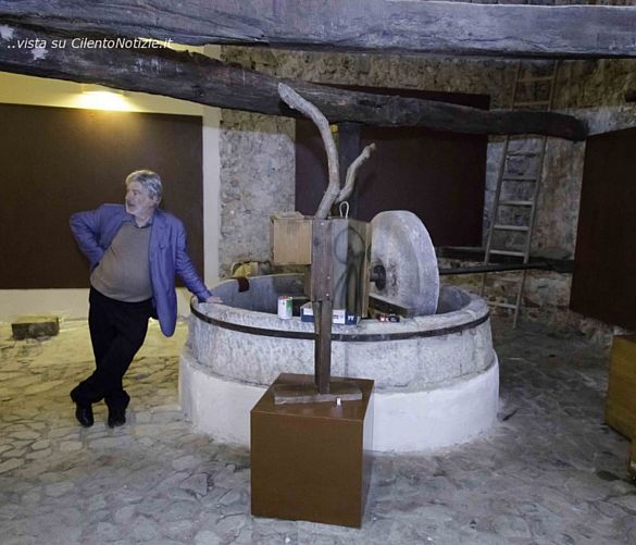 11112018 Il profAbbate in un momento relativo all'allestimento museale