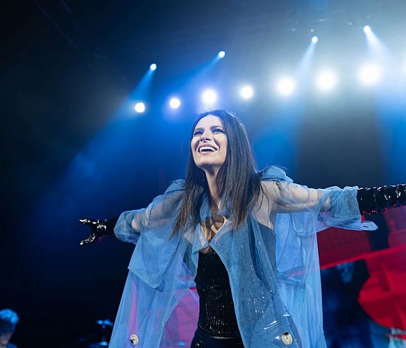 11112024 laura pausini foto live