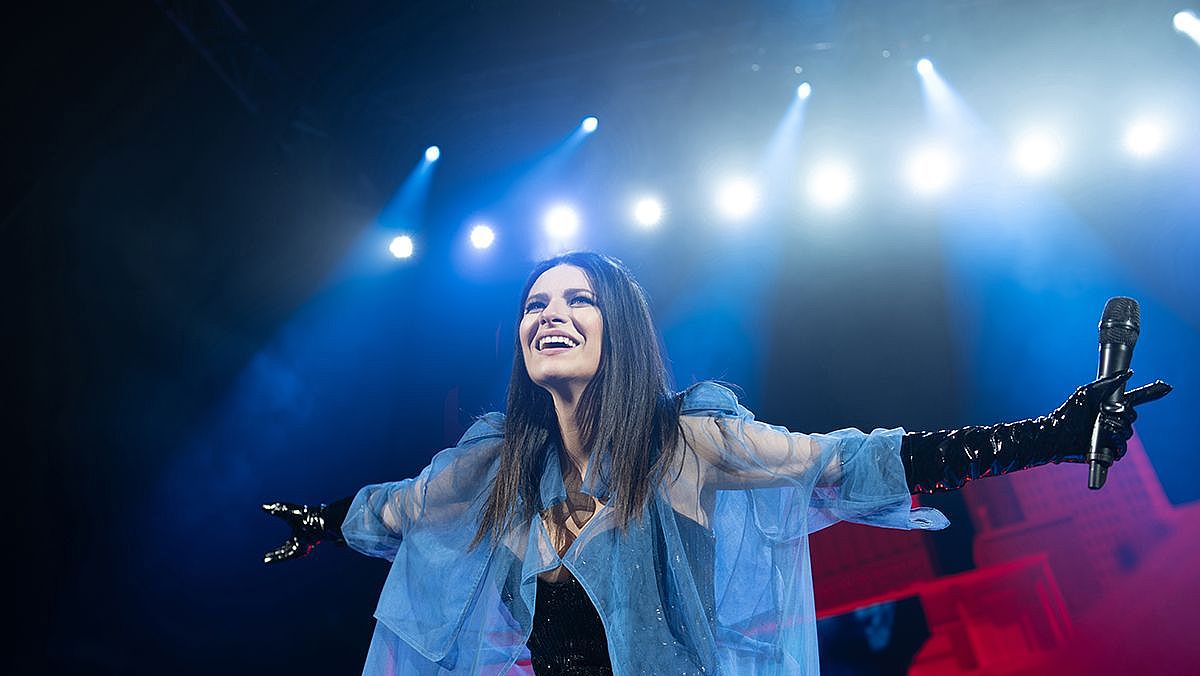 11112024 laura pausini foto live