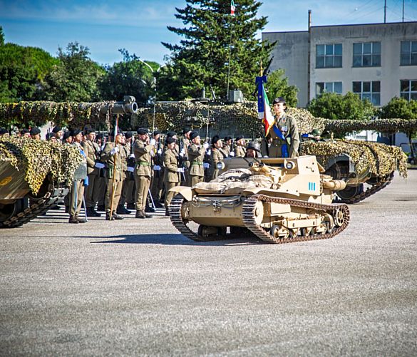 Vincenzo-Malzone foto - 11112025 lo stendardo da combattimento lascia il luogo della cerimonia a bordo del carro storico l333