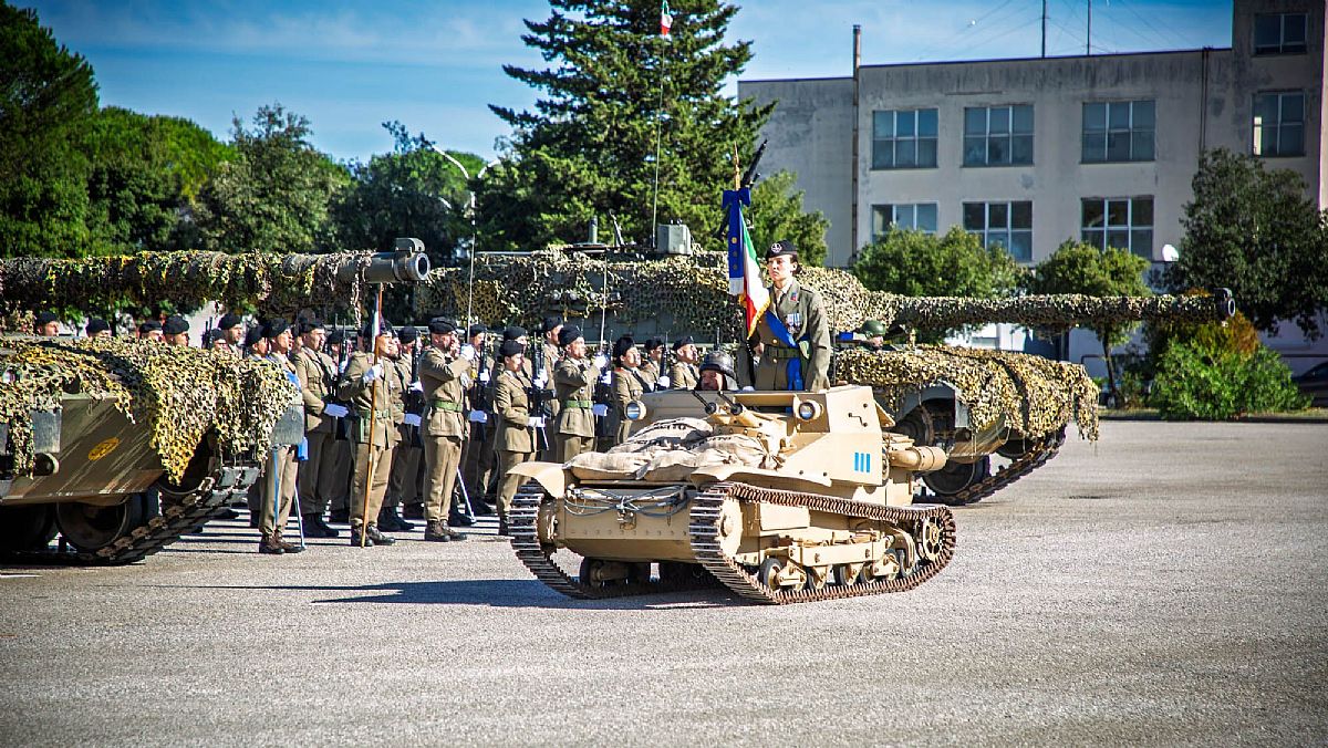 11112025 lo stendardo da combattimento lascia il luogo della cerimonia a bordo del carro storico l333