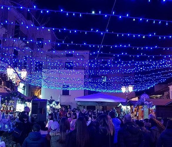 11122017 mercatini natale castellabate luci