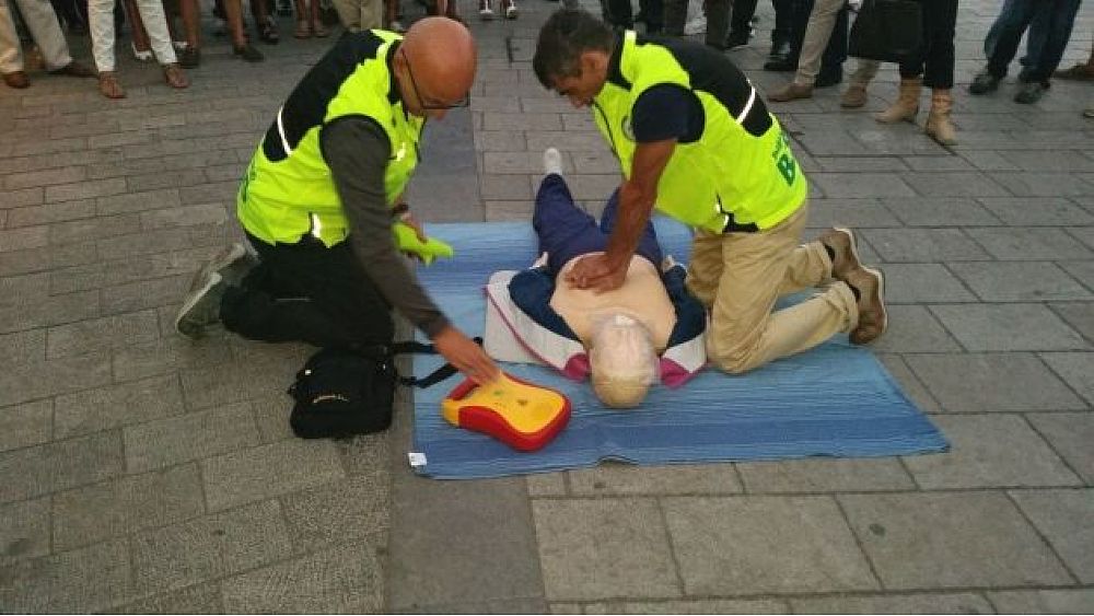 12012017 due volontari in azione 12012017 due volontari in azione