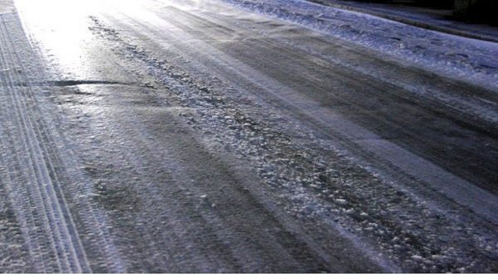 12012017 ghiaccio strada