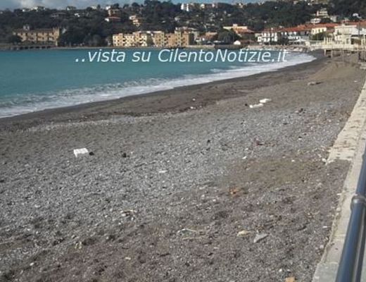 12022014 polistirolo sulla spiaggia