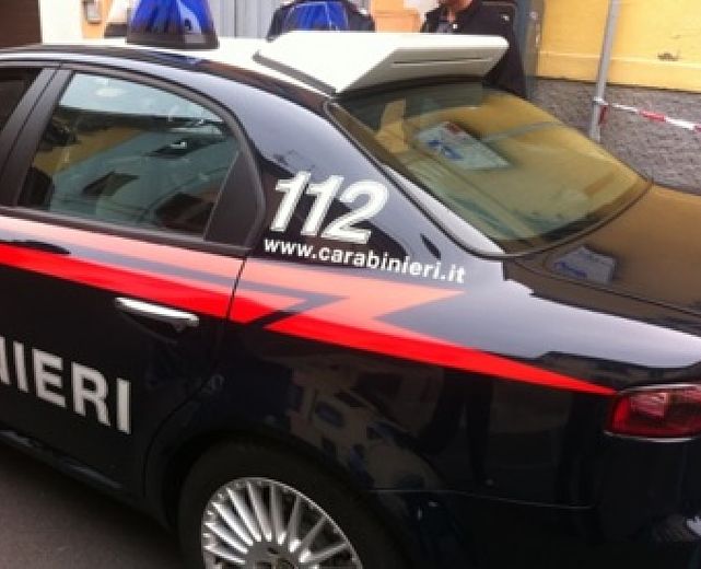 12032014 Carabinieri auto