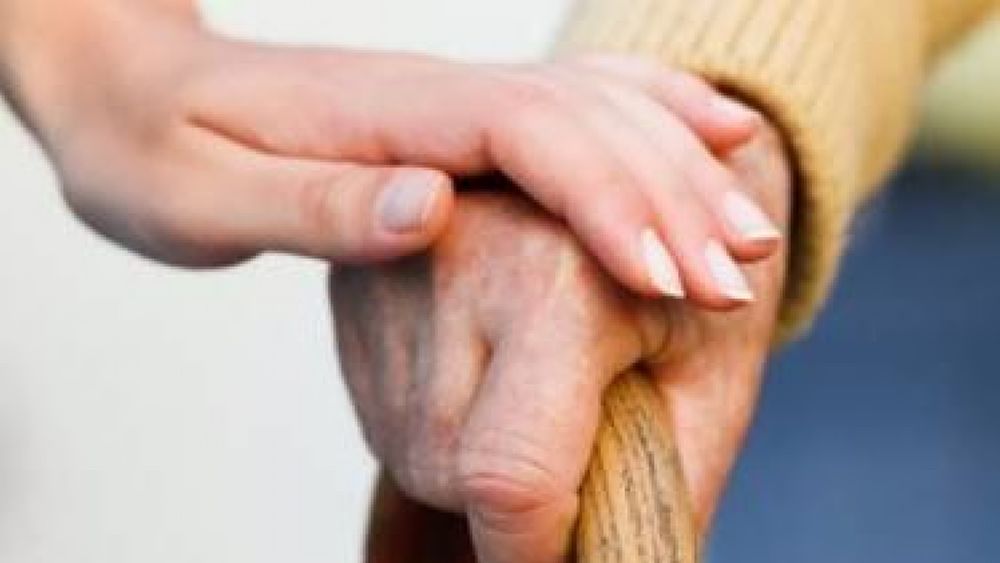 12032018 matrimonio badante anziano