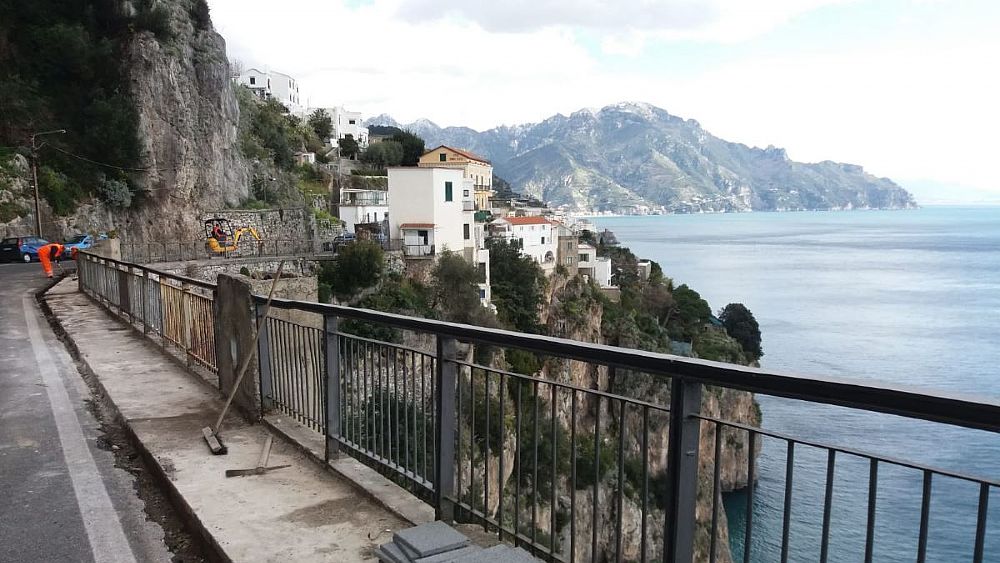 12032019 amalfi lavori pavimentazione marciapiede 01
