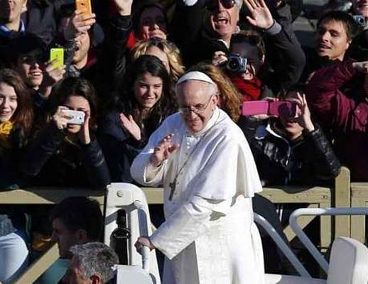 12042013 Papa Francesco in piazza