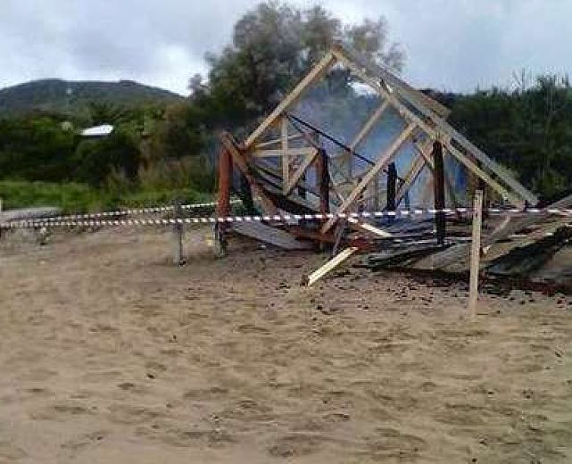 12042014 lido agave distrutto