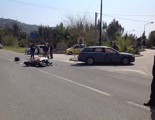 12042015 indicente moto auto