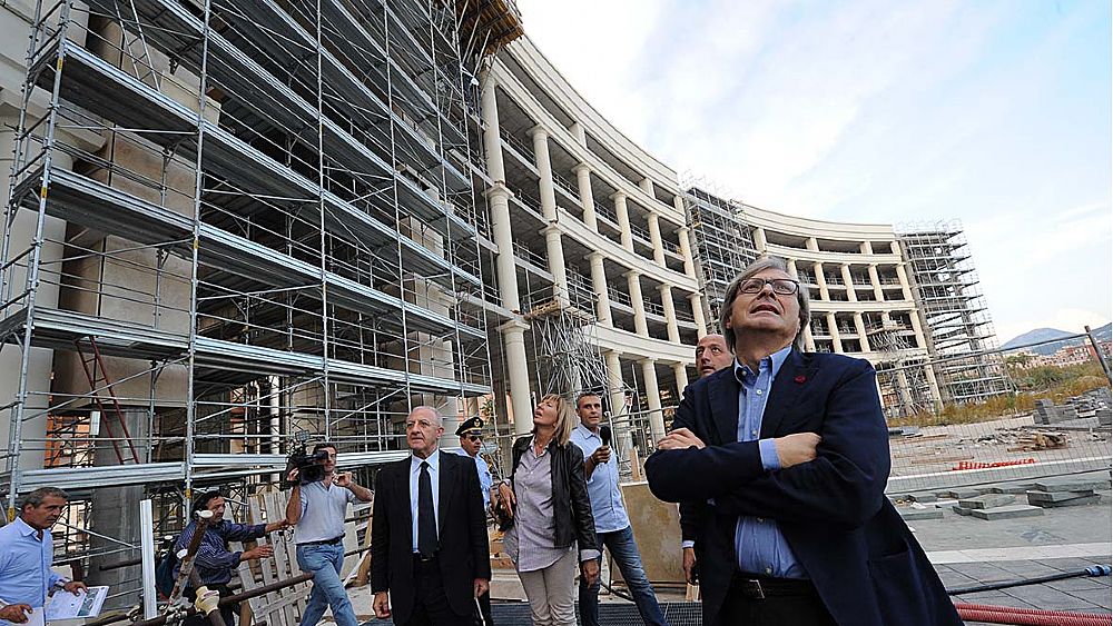 12052016 sgarbi in visita al crescent di salerno