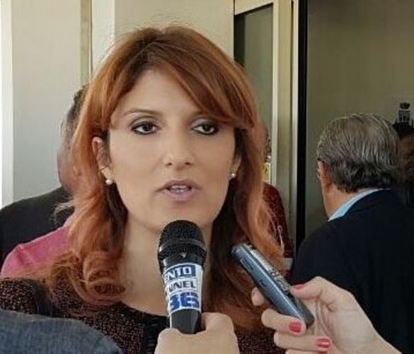 12052017 On Sabrina Capozzolo
