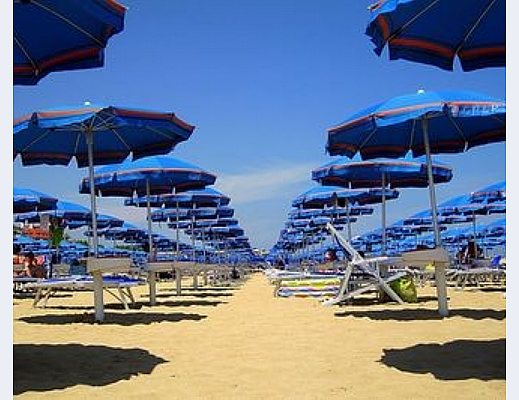 Paolo-Abbate foto - 12062013 distesa ombrelloni