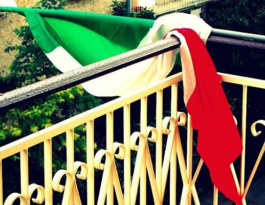 12062014 bandiera italia balcone