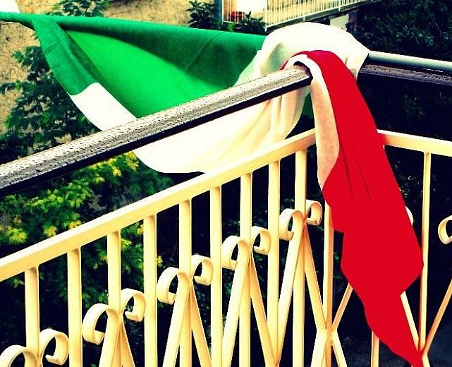 12062014 bandiera italia balcone