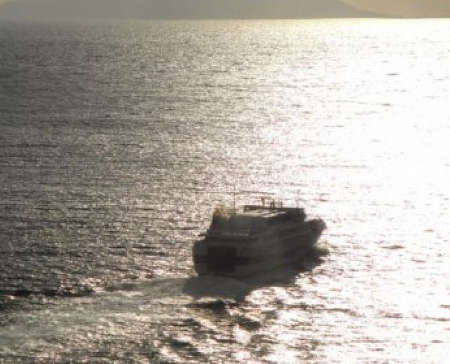 12062014 traghetto in mare