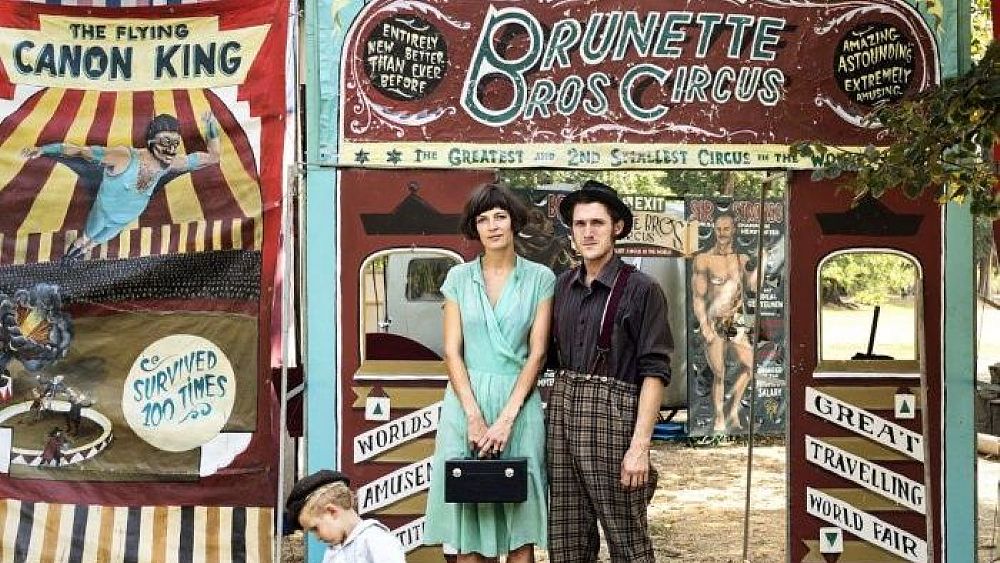 12092020 circus love 700x700