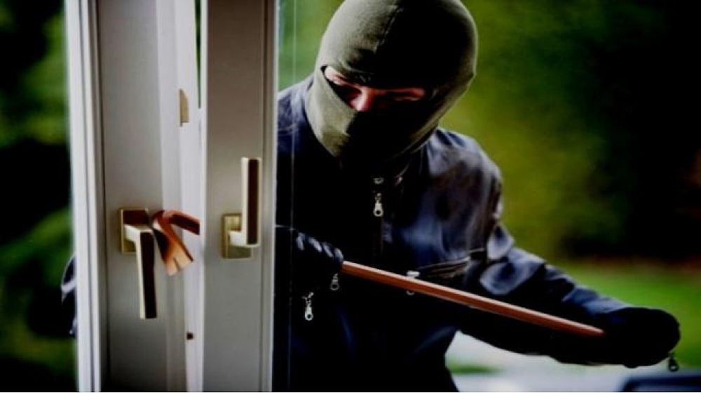 12102016 ladro appartamenti