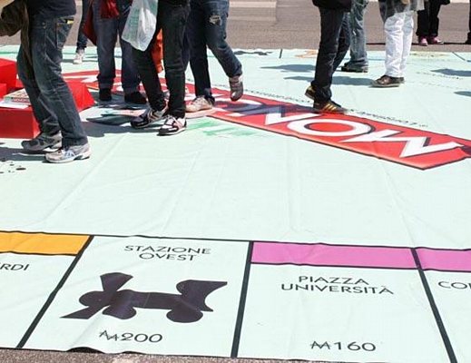 12112012 monopoly XXL piedi