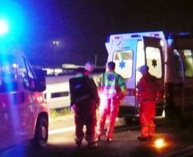 12112014 ambulanza notte incidente