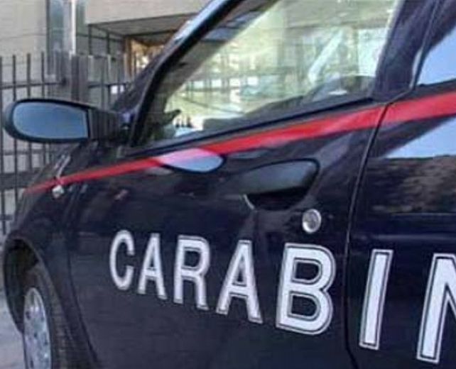 12122014 portiera auto carabinieri
