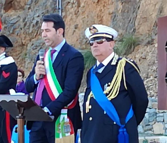 Tonino-Luppino foto - 12122017 Il Tenente Fasano con il Sindaco Palazzo