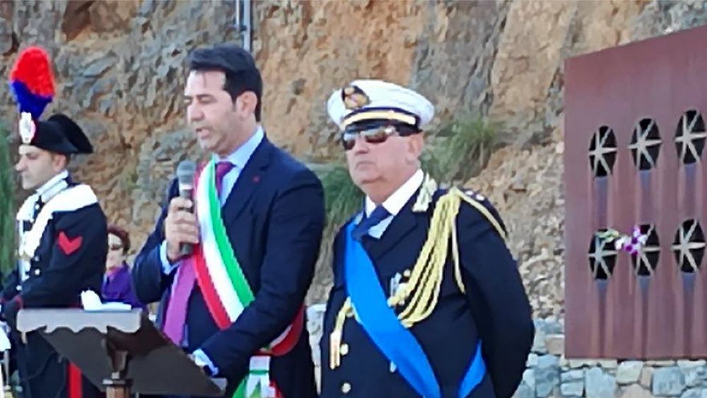 12122017 Il Tenente Fasano con il Sindaco Palazzo 12122017 Il Tenente Fasano con il Sindaco Palazzo