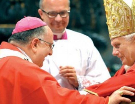 13022013 arcivescovo moretti e il papa