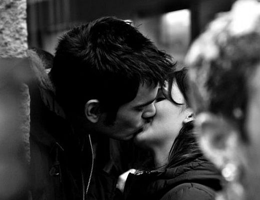 Tonino-Luppino foto - 13022015 bel bacio tra giovani