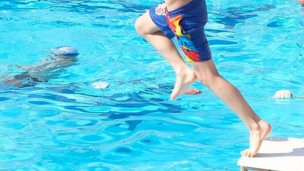 13022018 tuffo in piscina