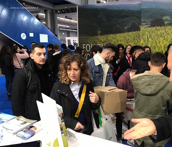 13022019 foto alla bit di milano