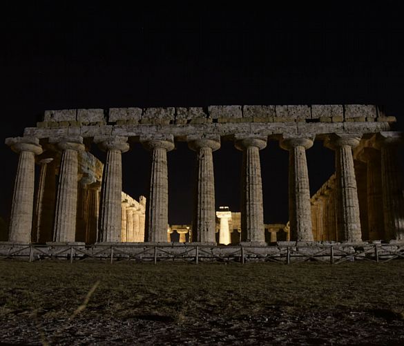 13062018 Paestum in notturna