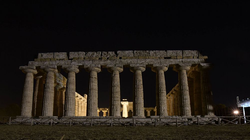 13062018 Paestum in notturna