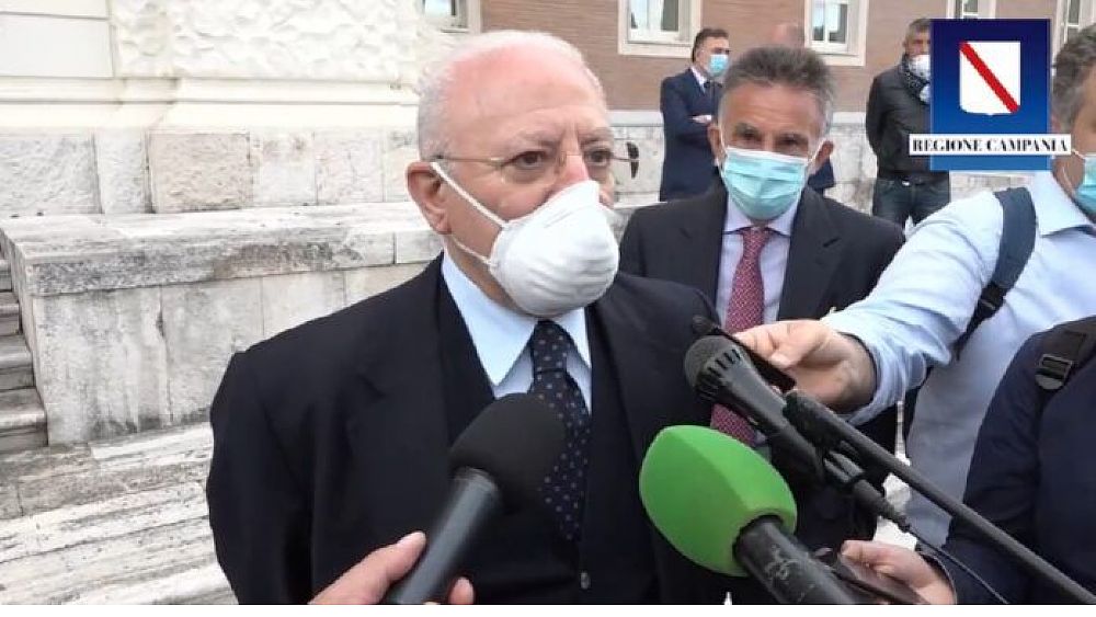 13072020 de luca con mascherina