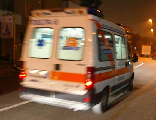 13082015 ambulanza notte