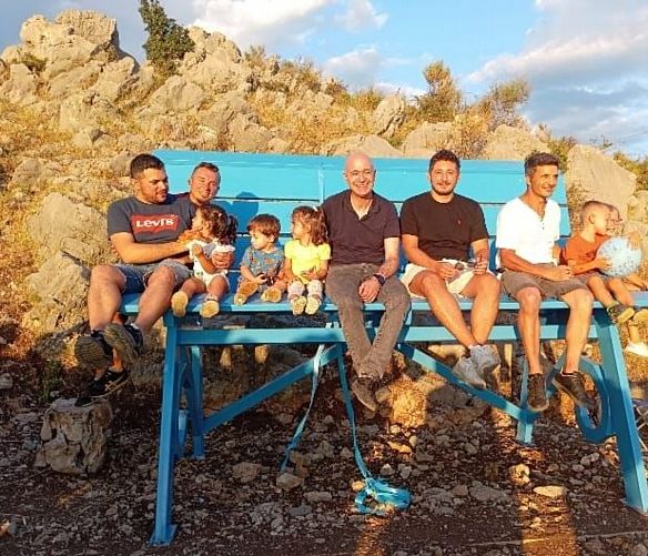 Tonino-Luppino foto - 13082024 panchina gigante azzurra2