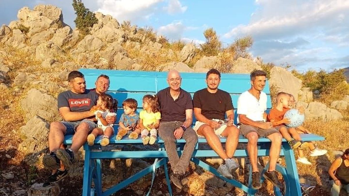 13082024 panchina gigante azzurra2 13082024 panchina gigante azzurra2