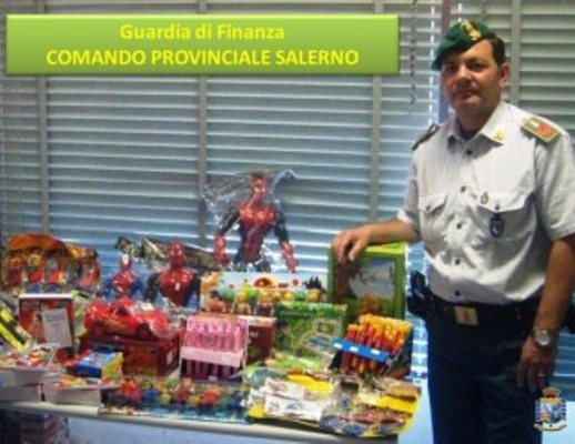 13112012 Foto sequestro giocattoli e luminarie